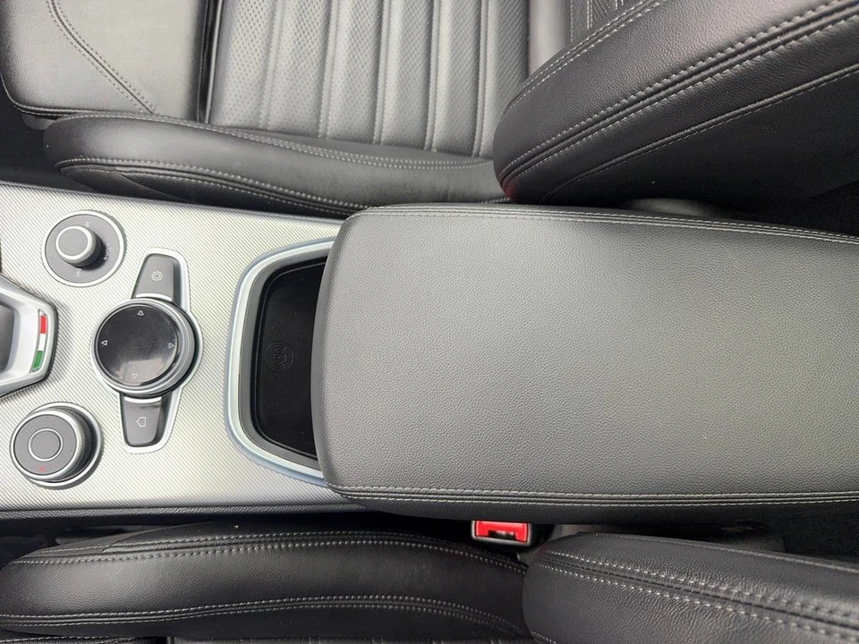 2023 Alfa Romeo - Image 29 of 31