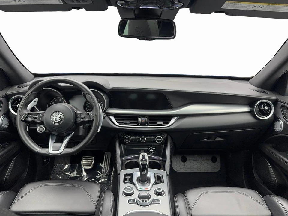 2023 Alfa Romeo Stelvio - Image 15 of 21