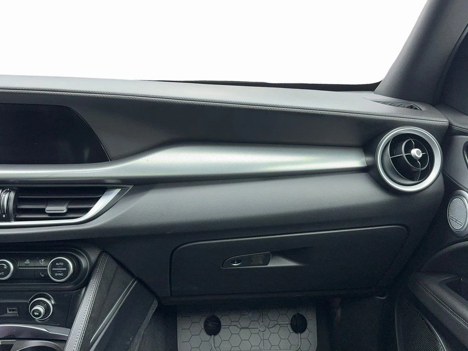 2023 Alfa Romeo Stelvio - Image 19 of 21