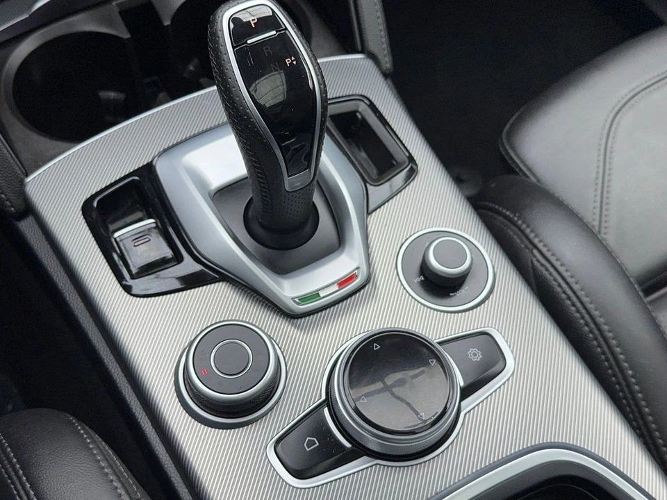 2023 Alfa Romeo - Image 28 of 31