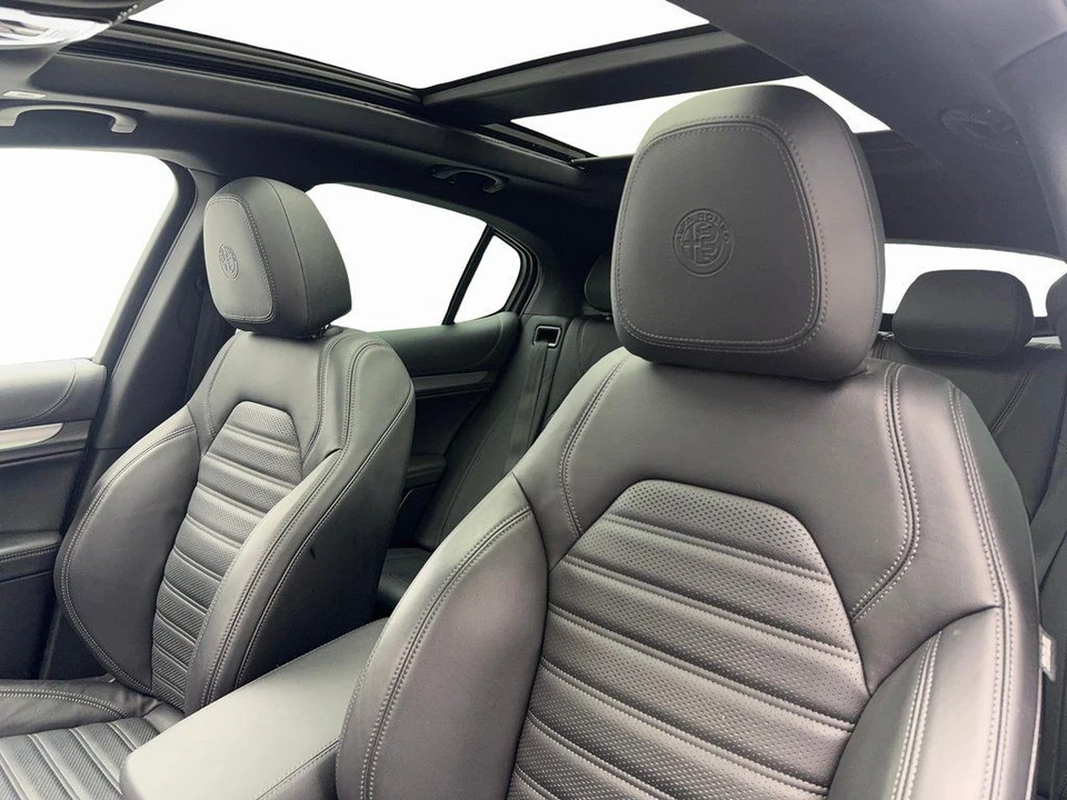 2023 Alfa Romeo - Image 31 of 31
