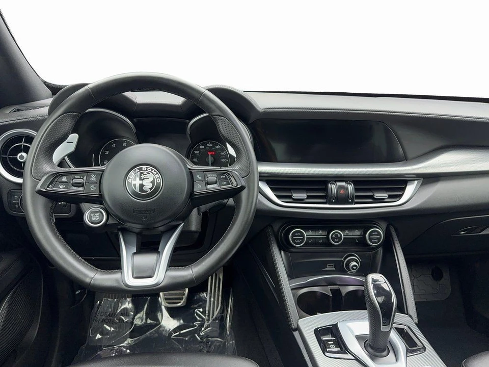 2023 Alfa Romeo - Image 16 of 31
