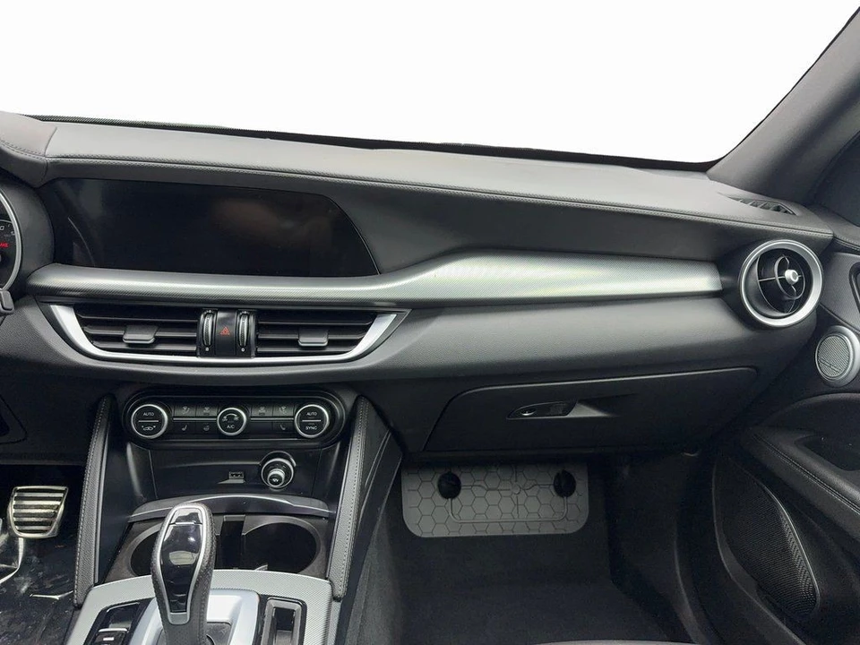 2023 Alfa Romeo - Image 18 of 31