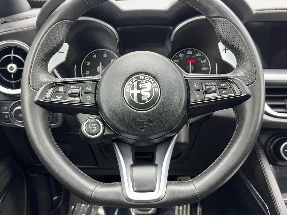 2023 Alfa Romeo - Image 17 of 31