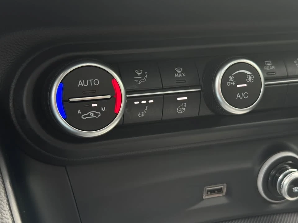 2023 Alfa Romeo Stelvio - Image 13 of 20