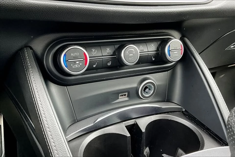 2023 Alfa Romeo Stelvio - Image 15 of 20