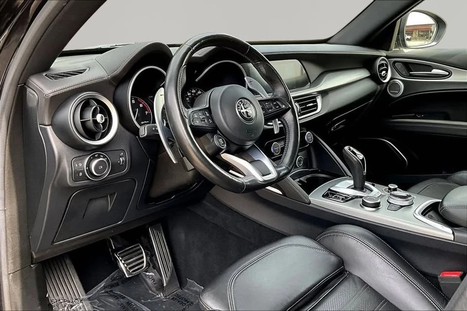 2023 Alfa Romeo Stelvio - Image 18 of 20