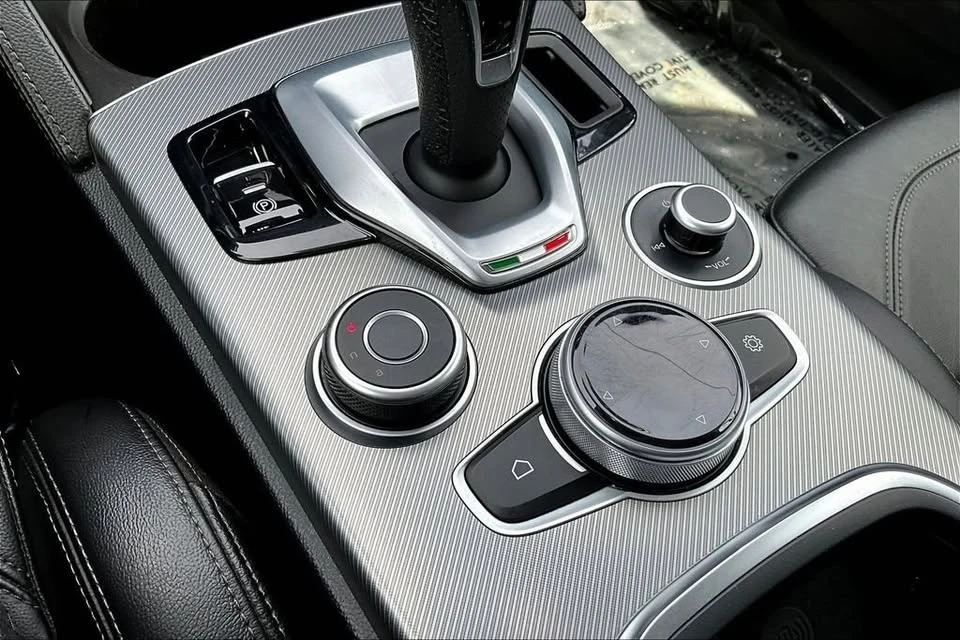 2023 Alfa Romeo Stelvio - Image 14 of 20