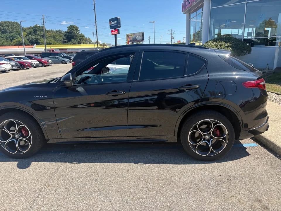 2023 Alfa Romeo Stelvio - Image 2 of 13
