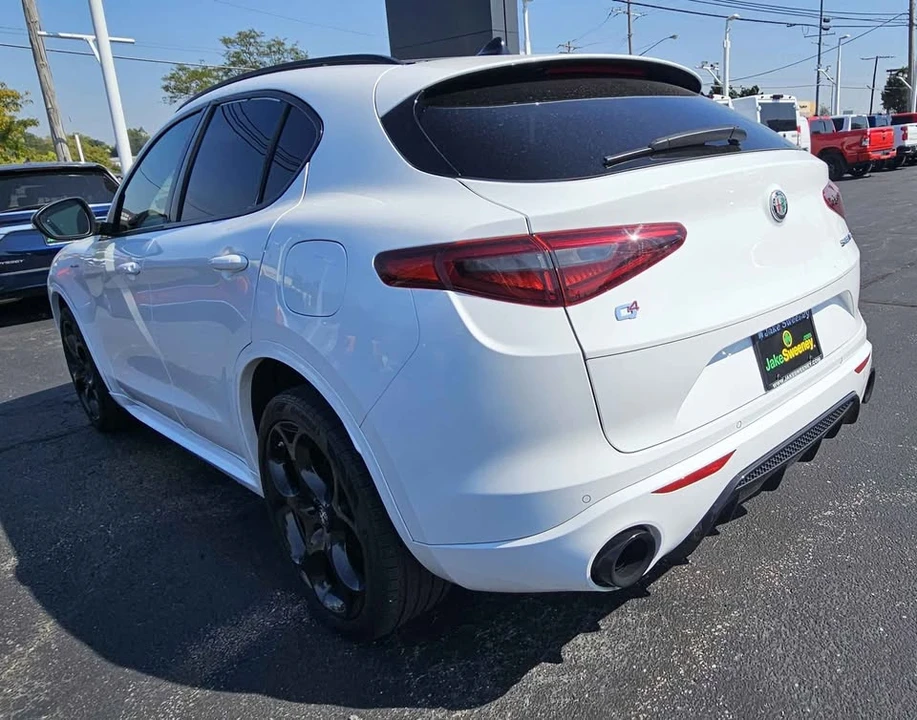 2023 Alfa Romeo Stelvio - Image 4 of 15