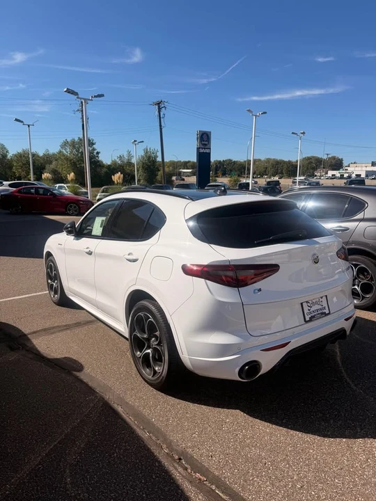 2023 Alfa Romeo Stelvio - Image 4 of 8