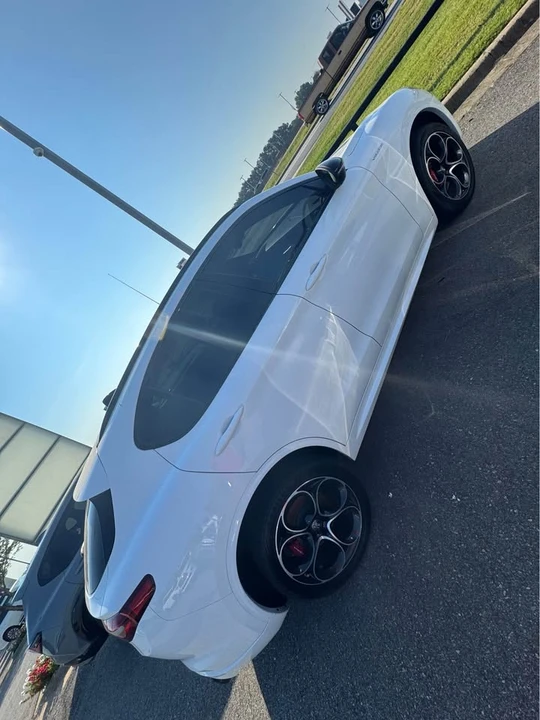 2023 Alfa Romeo Stelvio - Image 2 of 8