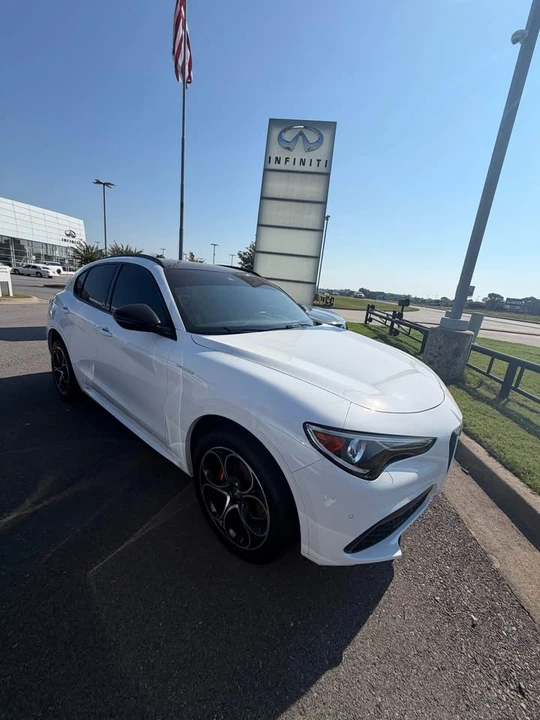 2023 Alfa Romeo Stelvio - Image 2 of 8