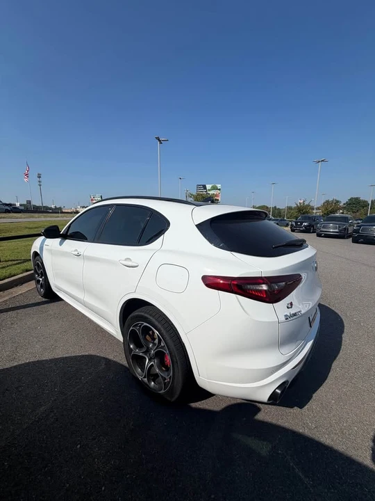 2023 Alfa Romeo Stelvio - Image 5 of 8