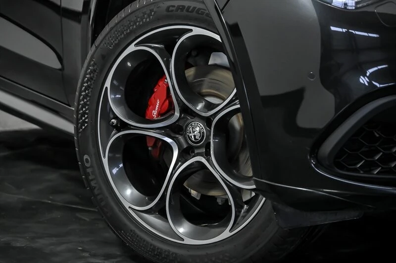 2023 Alfa Romeo - Image 3 of 31