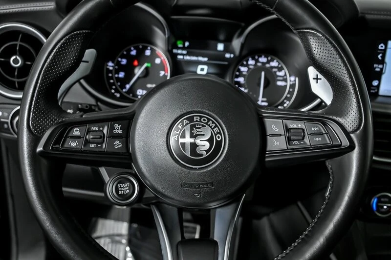 2023 Alfa Romeo - Image 25 of 31
