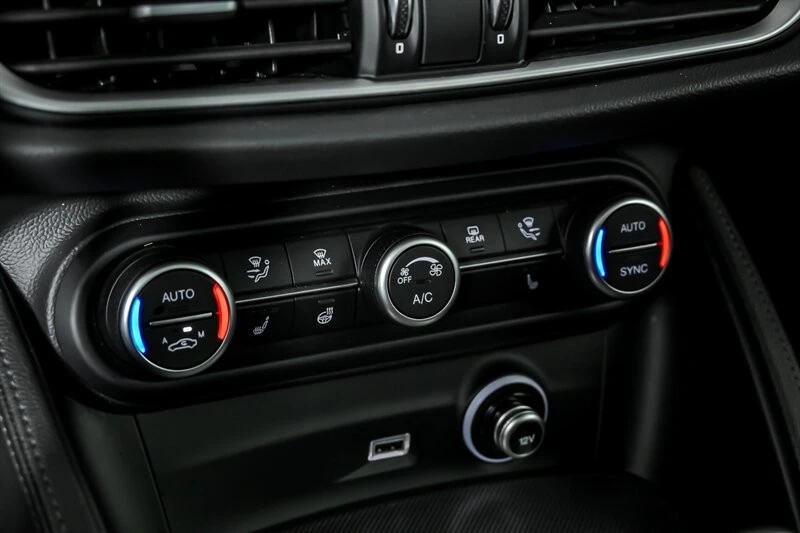 2023 Alfa Romeo - Image 30 of 31