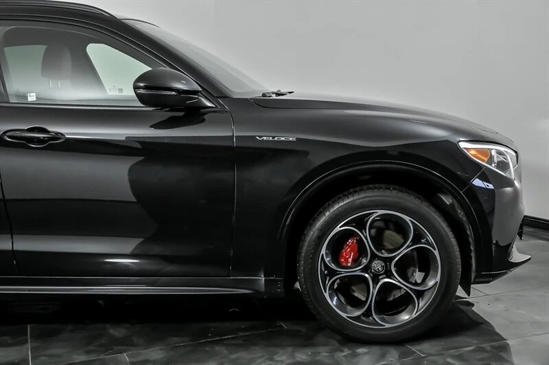 2023 Alfa Romeo - Image 12 of 31