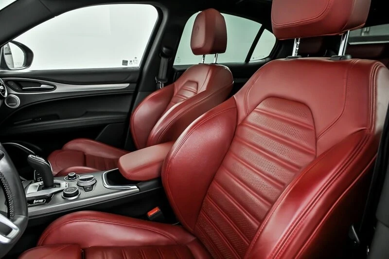 2023 Alfa Romeo - Image 19 of 31