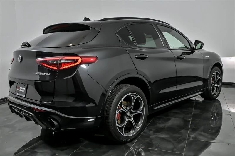 2023 Alfa Romeo - Image 10 of 31