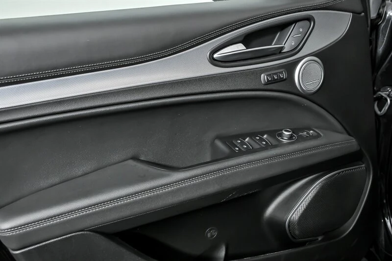 2023 Alfa Romeo - Image 15 of 31