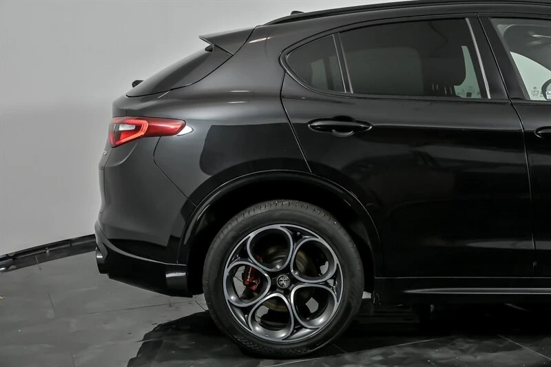 2023 Alfa Romeo - Image 11 of 31