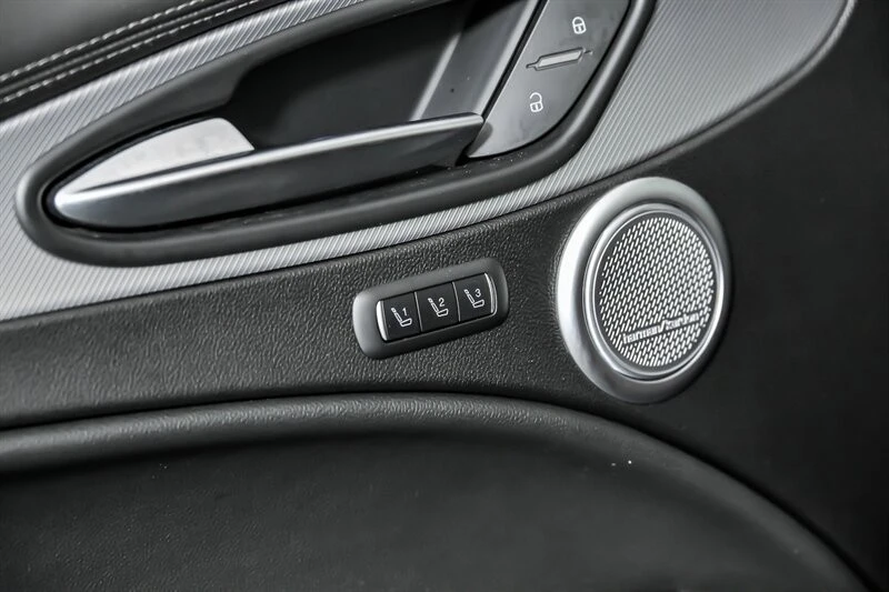 2023 Alfa Romeo - Image 16 of 31