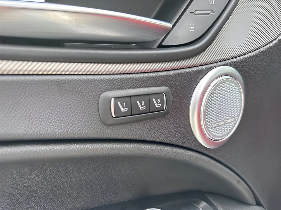 2023 Alfa Romeo Stelvio - Image 11 of 12