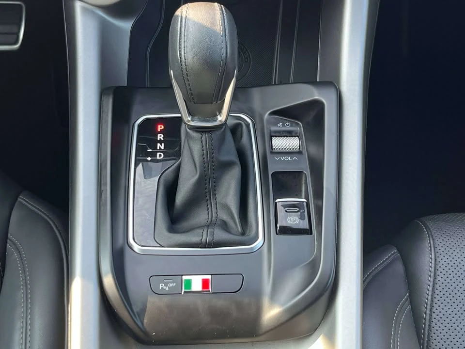 2023 Alfa Romeo Tonale - Image 12 of 20