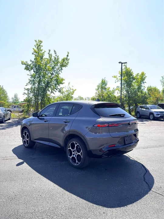 2023 Alfa Romeo Tonale - Image 4 of 19