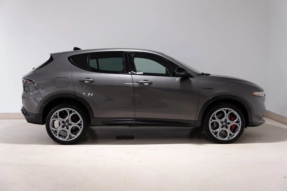 2023 Alfa Romeo - Image 4 of 11