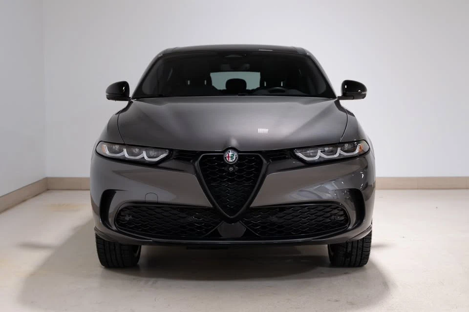 2023 Alfa Romeo - Image 2 of 11