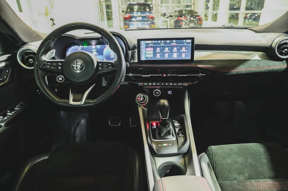2023 Alfa Romeo Tonale - Image 8 of 17