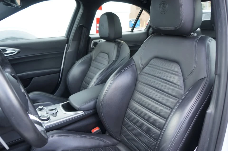 2023 Alfa Romeo Giulia - Image 18 of 19