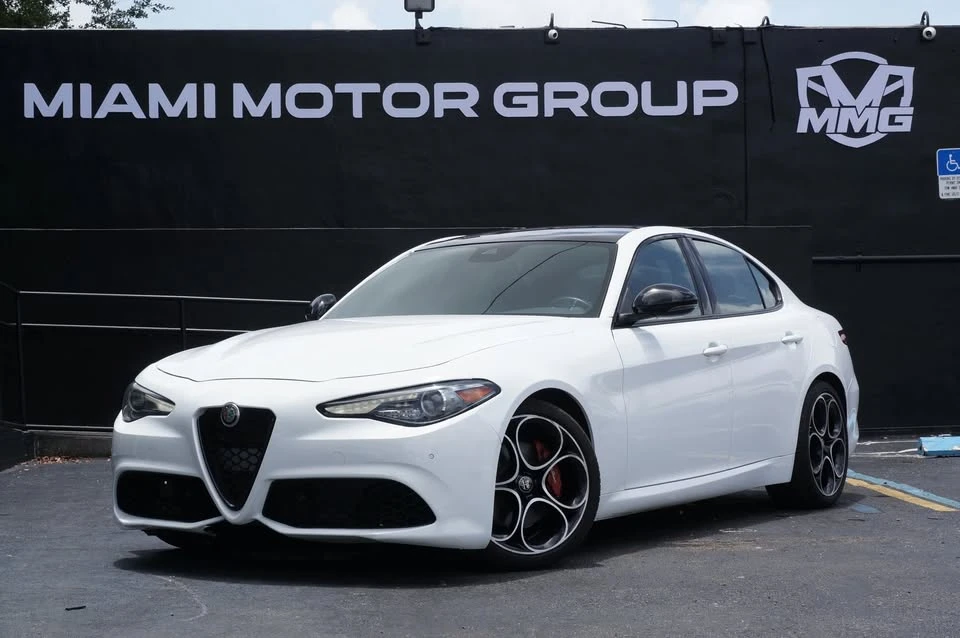 2023 Alfa Romeo Giulia - Image 2 of 19