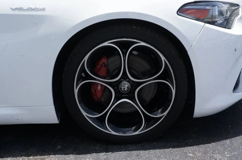 2023 Alfa Romeo Giulia - Image 13 of 19