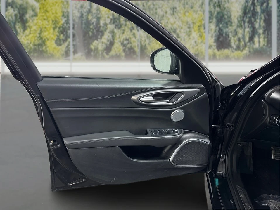 2023 Alfa Romeo Giulia - Image 18 of 20