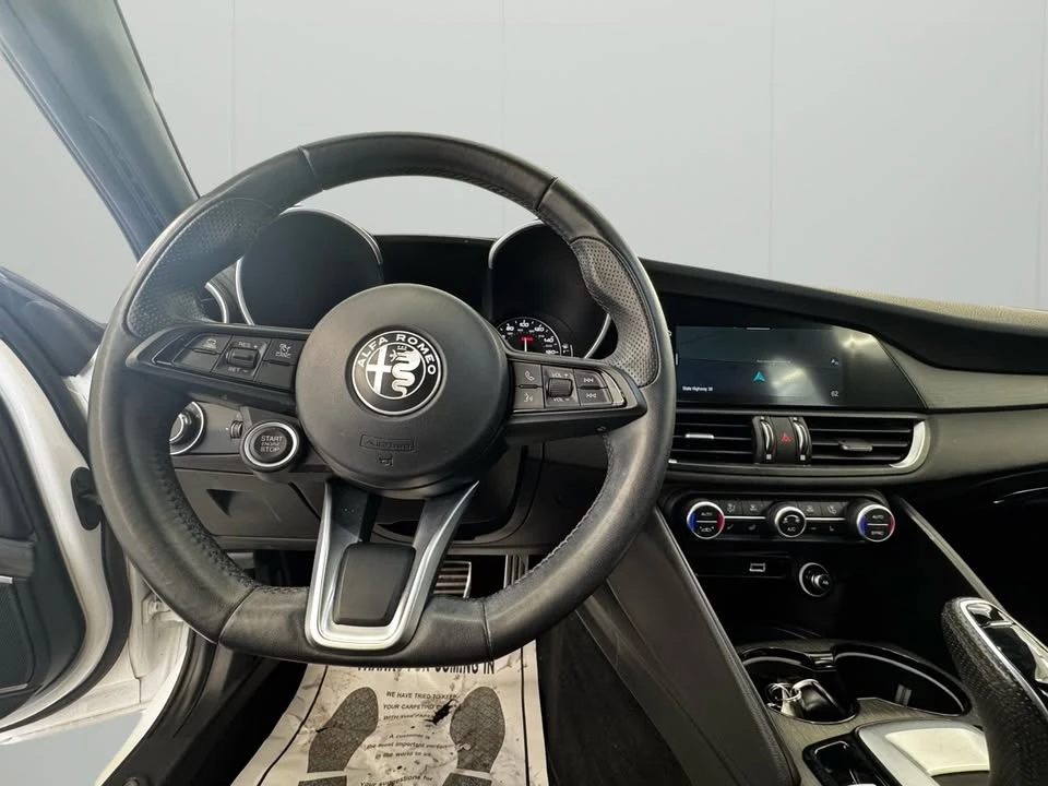 2023 Alfa Romeo Giulia - Image 19 of 20