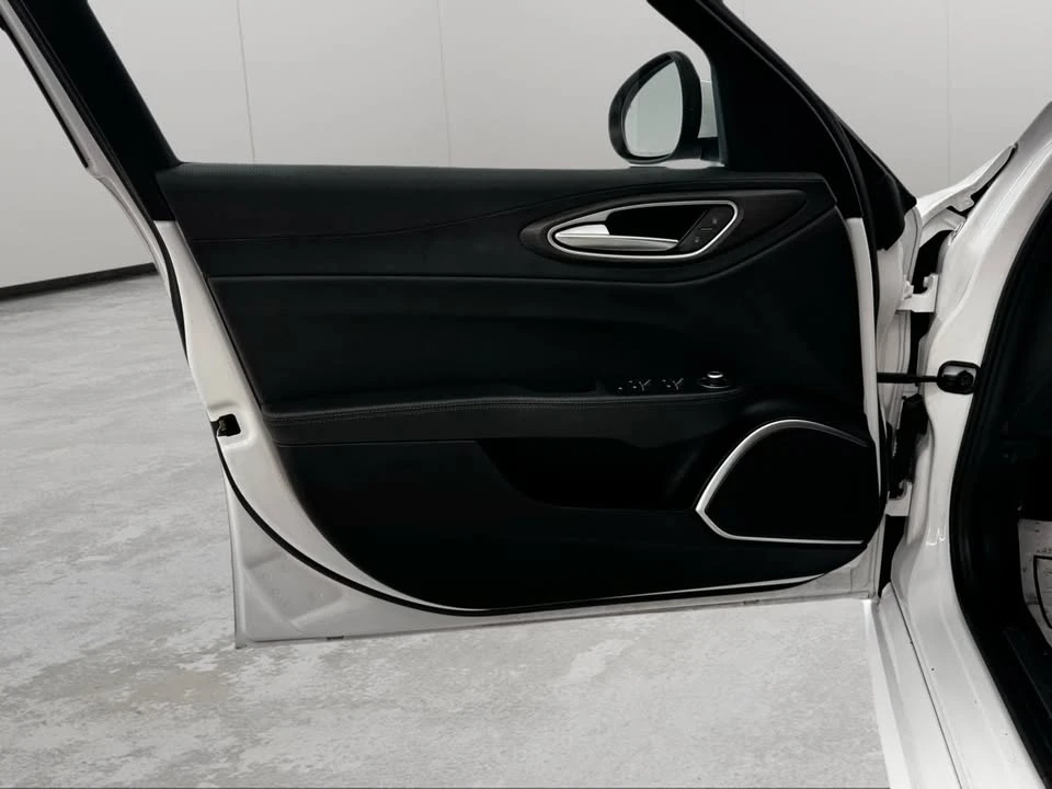 2023 Alfa Romeo Giulia - Image 11 of 20