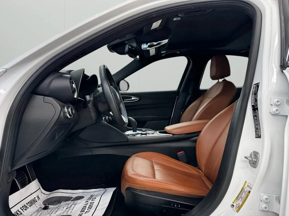 2023 Alfa Romeo Giulia - Image 10 of 20