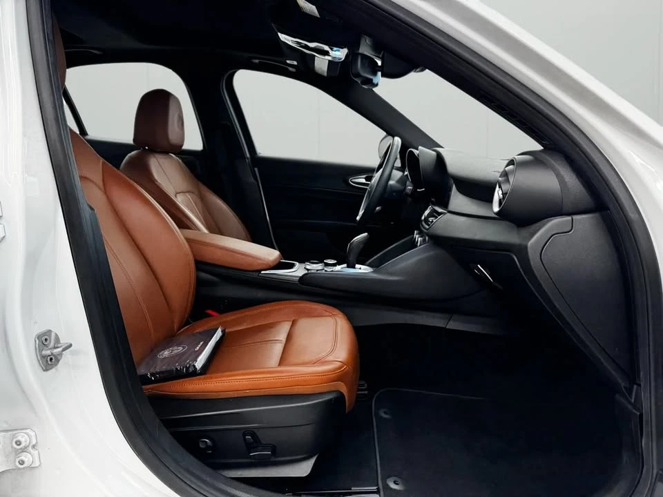 2023 Alfa Romeo Giulia - Image 17 of 20