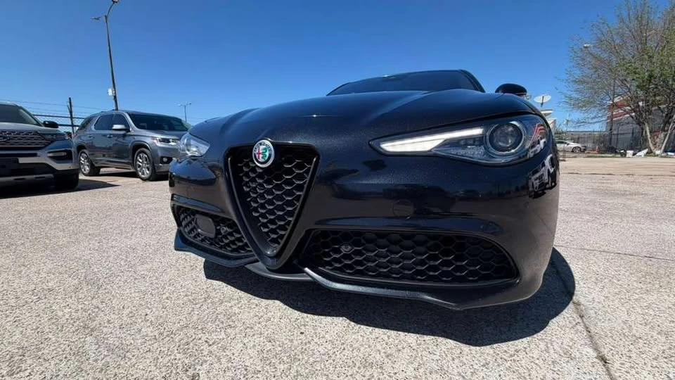 2023 Alfa Romeo Giulia - Image 11 of 12