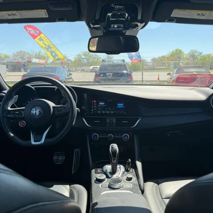 2023 Alfa Romeo Giulia - Image 6 of 12