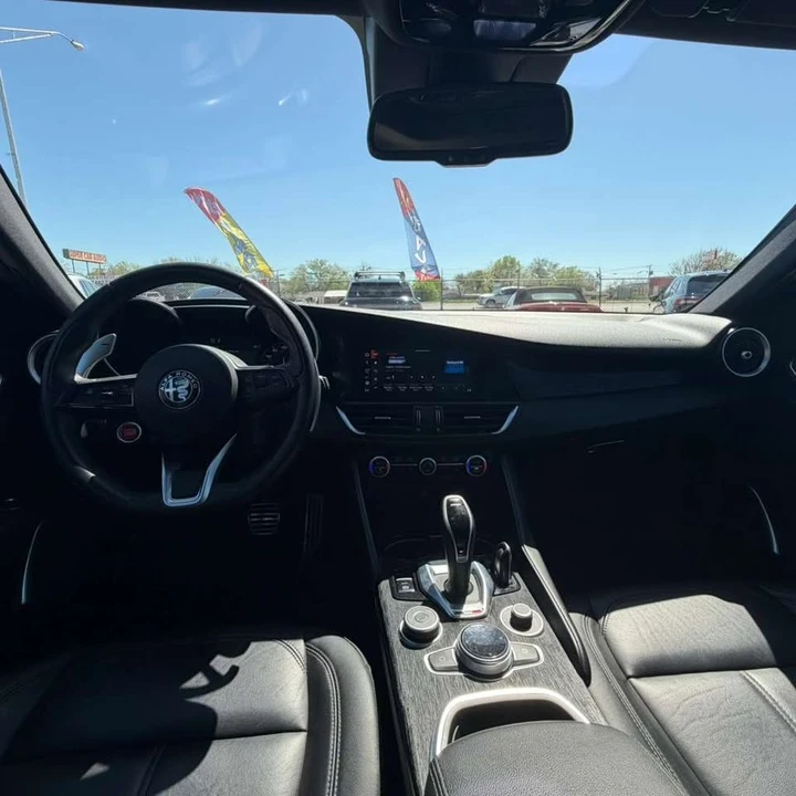 2023 Alfa Romeo Giulia - Image 9 of 12