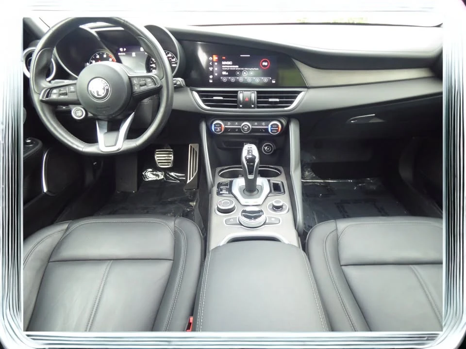 2023 Alfa Romeo Giulia - Image 13 of 20