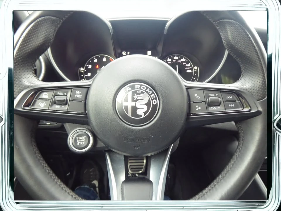 2023 Alfa Romeo Giulia - Image 11 of 20