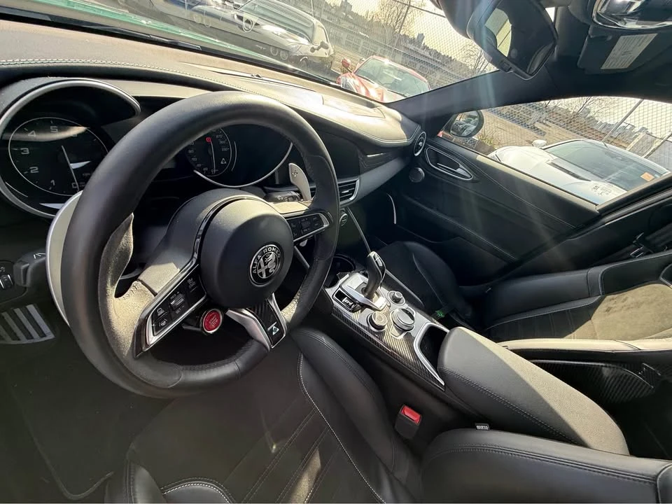 2023 Alfa Romeo Giulia - Image 15 of 17