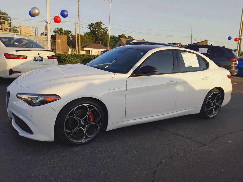 2023 Alfa Romeo Giulia - Image 4 of 7