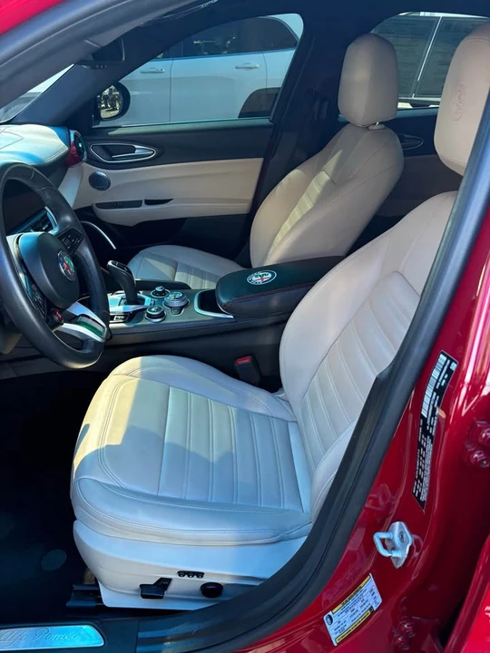 2023 Alfa Romeo Giulia - Image 13 of 14