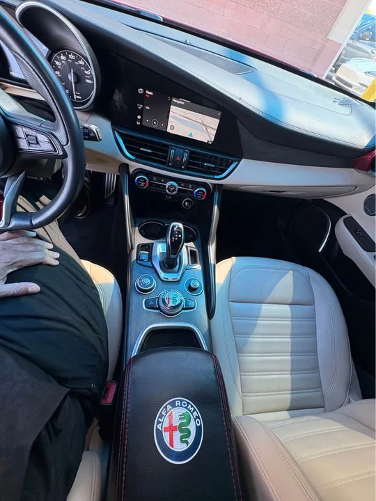 2023 Alfa Romeo Giulia - Image 10 of 14